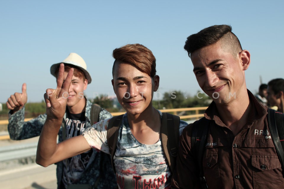 Syrian refugees at the Greek-FYROM borders /  Σύριοι πρόσφυγες  στα σύνορα Ελλάδας -  ΠΓΔτΜ