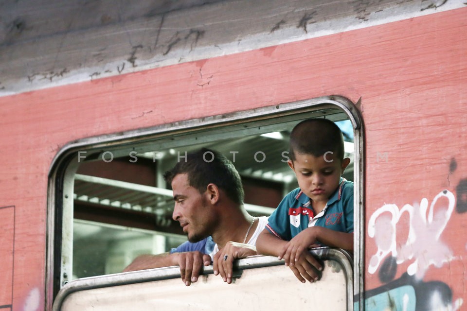 Syrian refugees at the Greek-Macedonian border /  Σύριοι πρόσφυγες  στα σύνορα Ελλάδας -  ΠΓΔτΜ