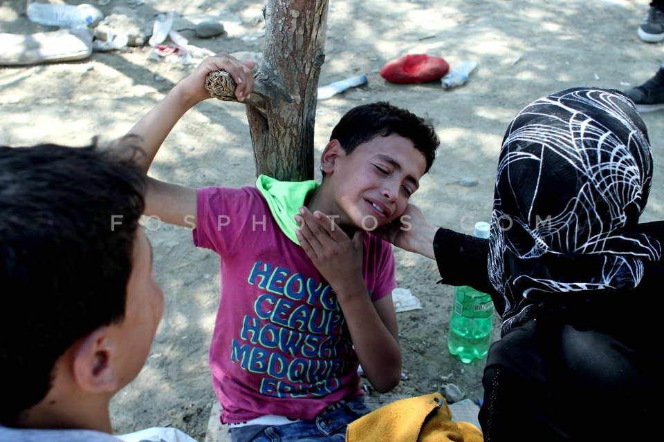 Syrian refugees at the Greek - FYROM borders /  Σύριοι πρόσφυγες στα σύνορα Ελλάδας - ΠΓΔτΜ