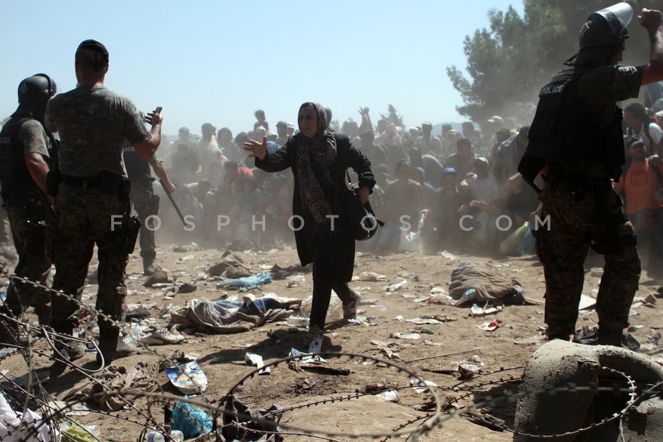 Syrian refugees at the Greek - FYROM borders /  Σύριοι πρόσφυγες στα σύνορα Ελλάδας - ΠΓΔτΜ