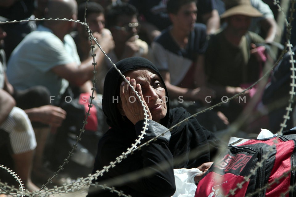 Syrian refugees at the Greek - FYROM borders /  Σύριοι πρόσφυγες στα σύνορα Ελλάδας - ΠΓΔτΜ