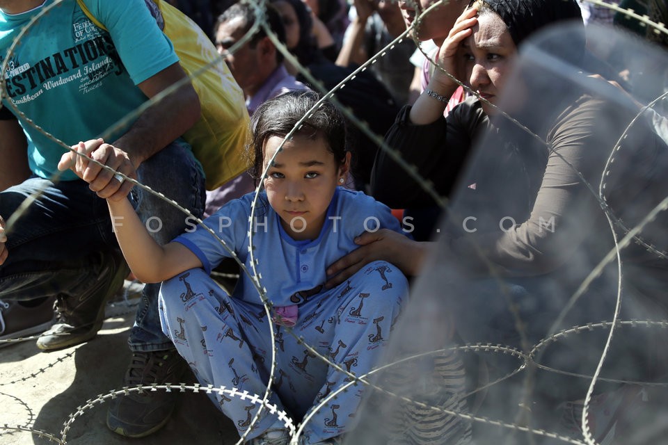 Syrian refugees at the Greek - FYROM borders /  Σύριοι πρόσφυγες στα σύνορα Ελλάδας - ΠΓΔτΜ