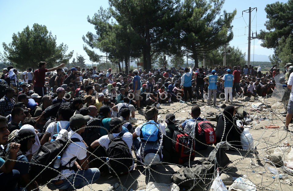 Syrian refugees at the Greek - FYROM borders /  Σύριοι πρόσφυγες στα σύνορα Ελλάδας - ΠΓΔτΜ