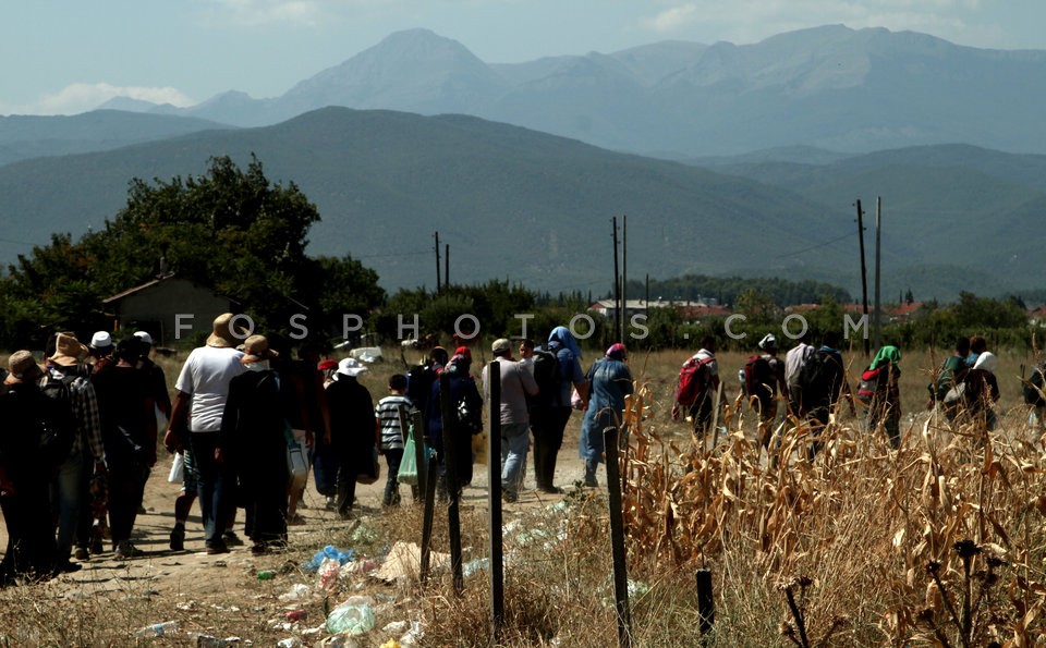 Syrian refugees at the Greek - FYROM borders /  Σύριοι πρόσφυγες στα σύνορα Ελλάδας - ΠΓΔτΜ