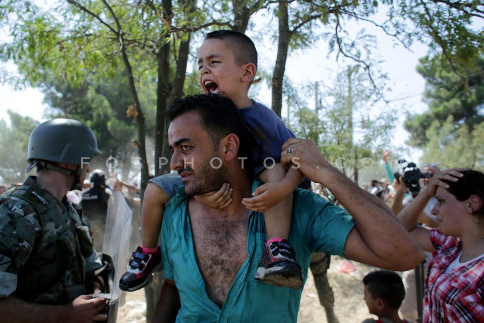 Syrian refugees at the Greek - FYROM borders /  Σύριοι πρόσφυγες στα σύνορα Ελλάδας - ΠΓΔτΜ