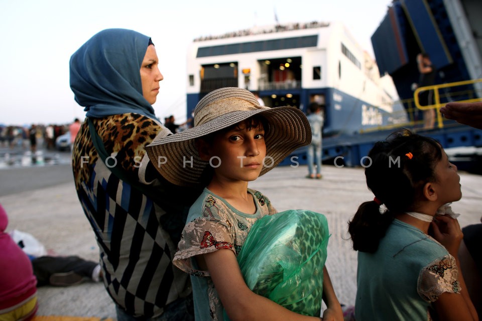 Asian migrants  and Syrians refugees at the port of Mytilini / Πρόσφυγες και μετανάστες στο λιμάνι της Μυτιλήνης