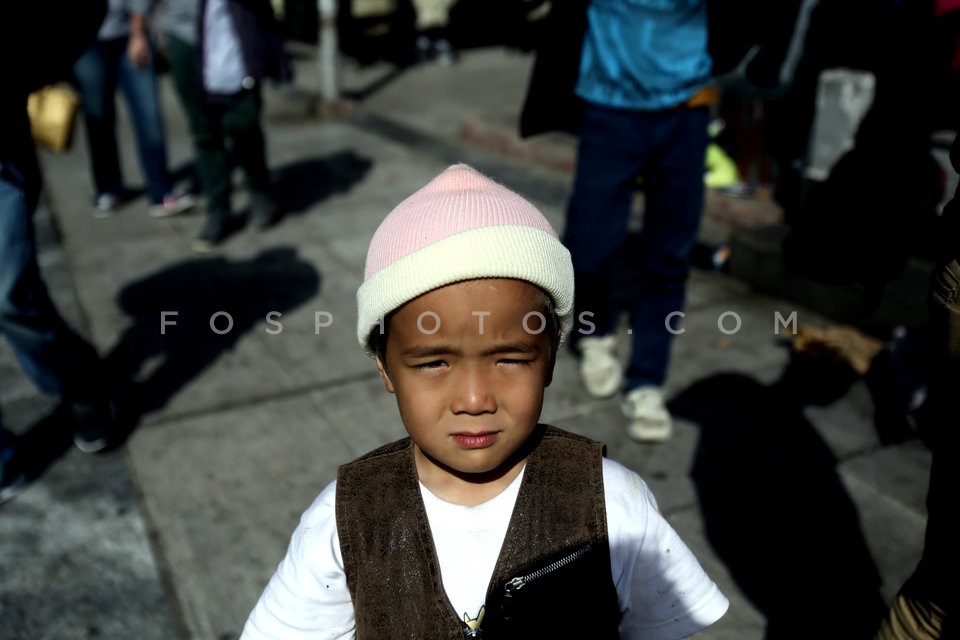 Migrants in Victoria Square, central Athens / Mετανάστες στην πλατεία Βικτωρίας