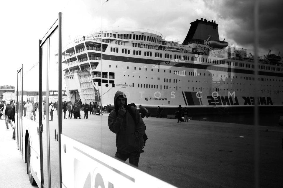 Migrants and refugees at Piraeus port, Athens / Μετανάστες και  πρόσφυγες στον Πειραιά