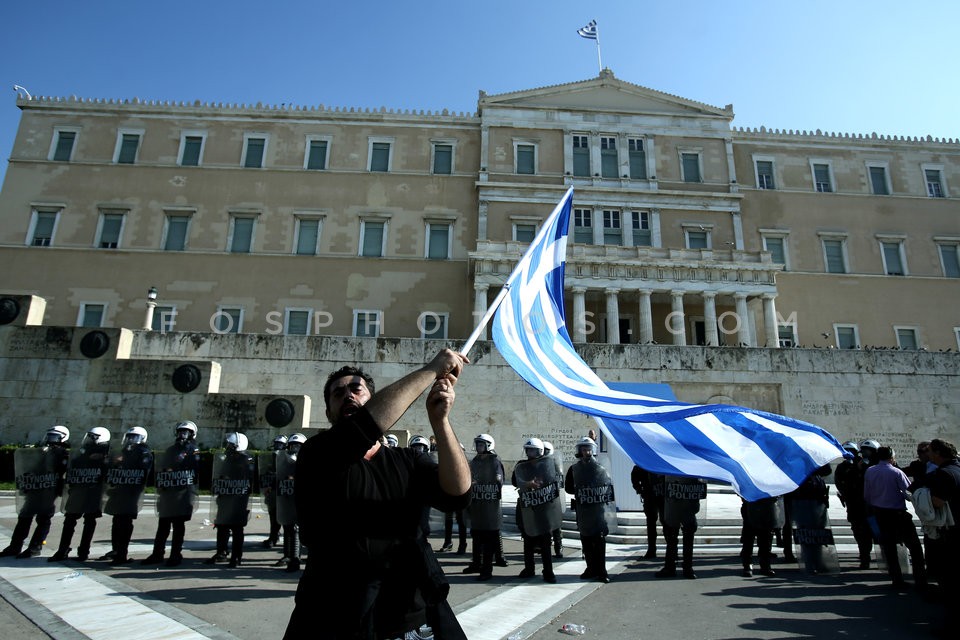 Clashes between riot police and farmers in Athens  / Επεισόδια μεταξύ αγροτών και ΜΑΤ