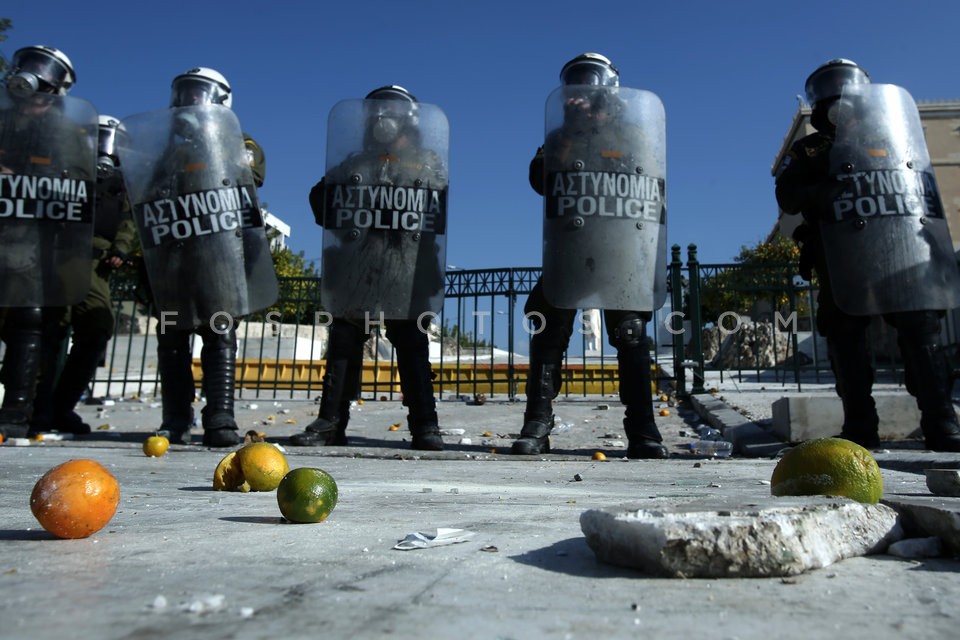 Clashes between riot police and farmers in Athens  / Επεισόδια μεταξύ αγροτών και ΜΑΤ