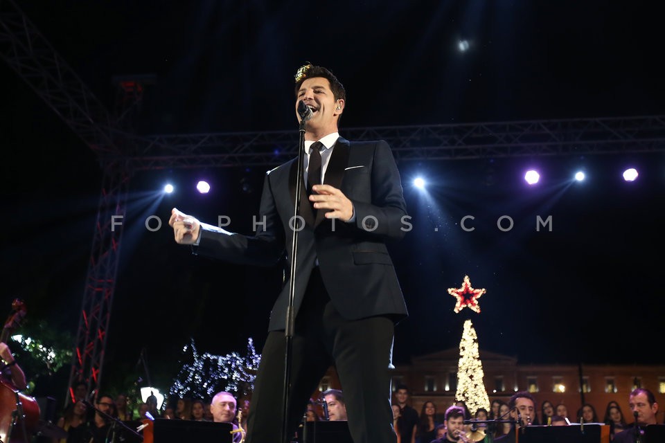 Illumination of  the Christmas tree in central Athens  / Φωταγώγηση του Χριστουγεννιάτικου δέντρου στο Σύνταγμα