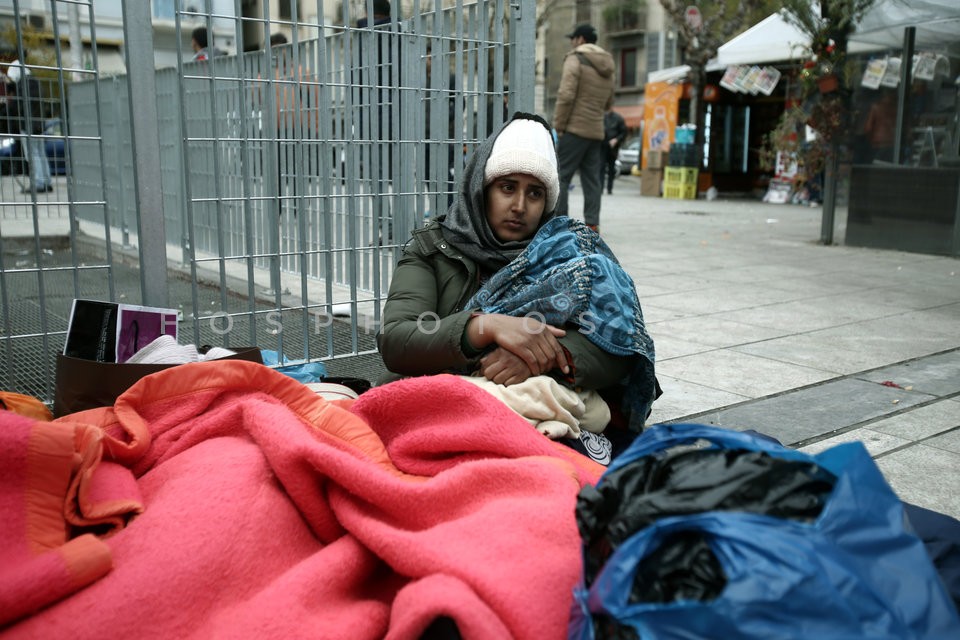 Migrants and refugees  in Victoria Square, Athens  /  Μετανάστες και πρόσφυγες στην πλατεία Βικτωρίας