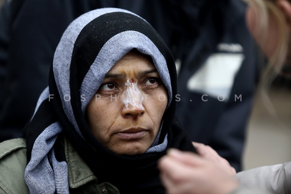 Migrants and refugees  in Victoria Square, Athens  /  Μετανάστες και πρόσφυγες στην πλατεία Βικτωρίας