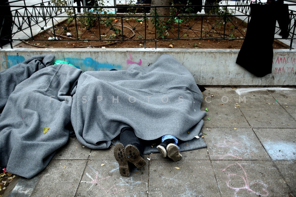 Migrants and refugees  in Victoria Square, Athens  /  Μετανάστες και πρόσφυγες στην πλατεία Βικτωρίας