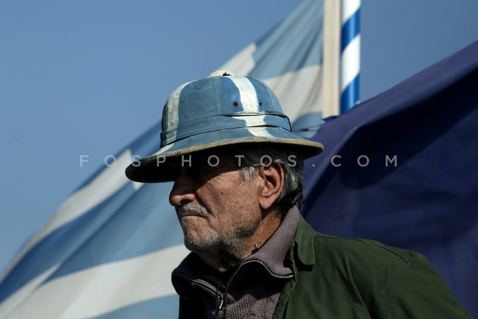 Farmers protesting against pension cuts  / Μπλόκο αγροτών στην Βάρης - Κορωπίου