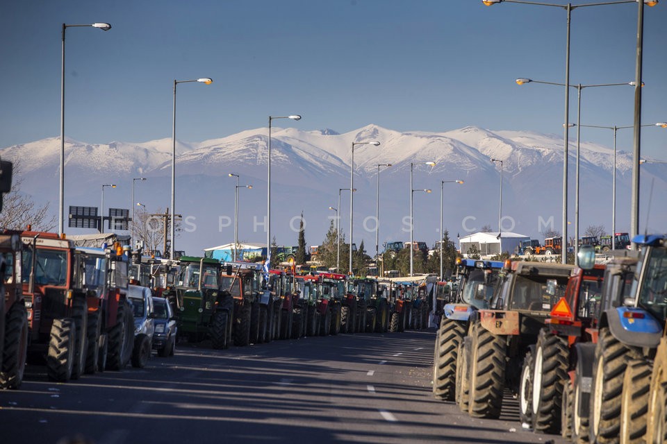 Road block in Larisa  / Μπλόκο των αγροτών στην Νίκαια της Λάρισας