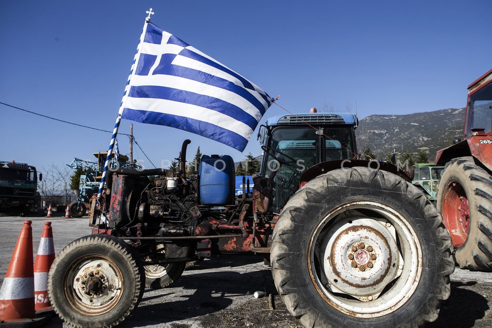 Road block in Larisa  / Μπλόκο των αγροτών στην Νίκαια της Λάρισας και τα Τέμπη