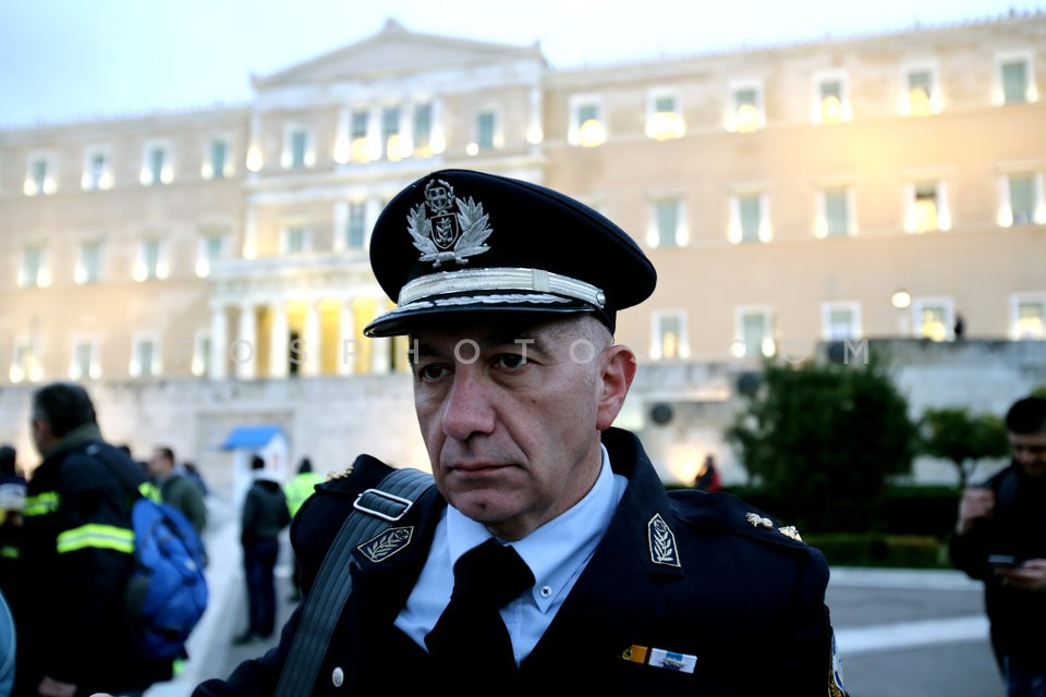 Protest rally by police officers against pension cuts / Πορεία εργαζομένων στα σώματα ασφαλείας