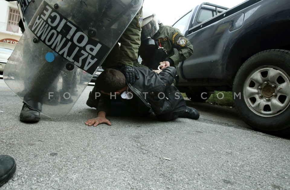 Clashes between farmers from the island of Crete and riot police  / Επεισόδια στο υπουργείο Γεωργίας