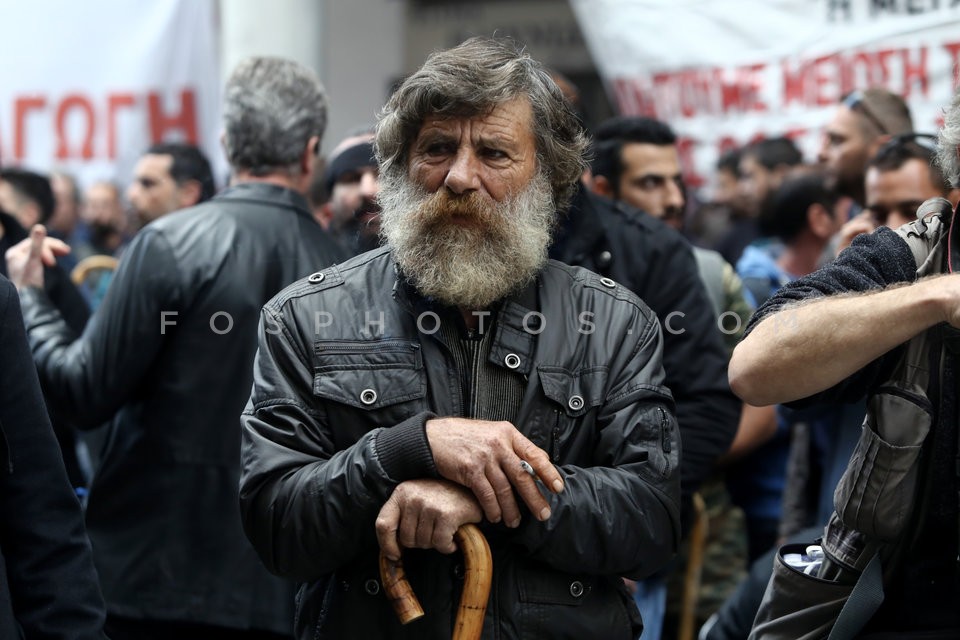 Clashes between farmers from the island of Crete and riot police  / Επεισόδια στο υπουργείο Γεωργίας