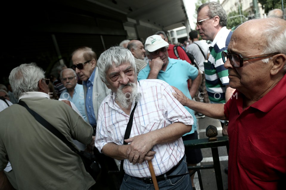 Pensioners against austerity  /  Συγκέντρωση διαμαρτυρίας συνταξιούχων