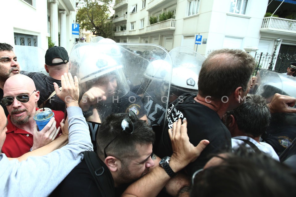 Protest outside Greek PM Alexis Tsipras' office / Συγκέντρωση στο Μαξίμου