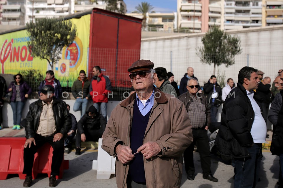 Maritime workers hold protest rally at Piraeus port / Πορεία διαμαρτυρίας ναυτεργατών