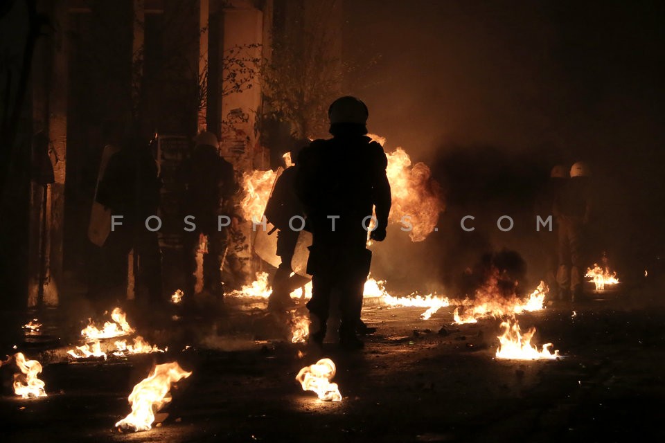 Protest march hold by antiauthoritarians and clashes with riot police  / Πορεία αντιεξουσιαστών και επεισόδια στα Εξάρχεια