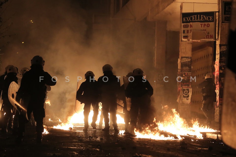 Protest march hold by antiauthoritarians and clashes with riot police  / Πορεία αντιεξουσιαστών και επεισόδια στα Εξάρχεια