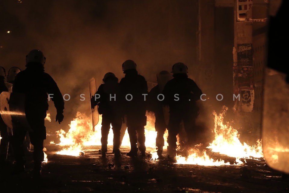 Protest march hold by antiauthoritarians and clashes with riot police  / Πορεία αντιεξουσιαστών και επεισόδια στα Εξάρχεια