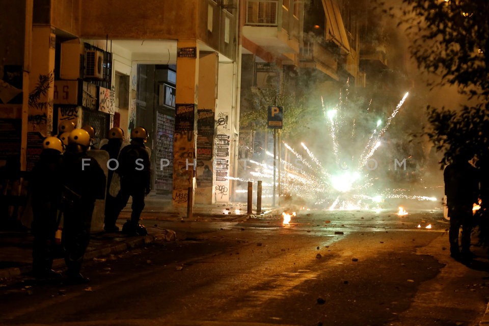 Protest march hold by antiauthoritarians and clashes with riot police  / Πορεία αντιεξουσιαστών και επεισόδια στα Εξάρχεια