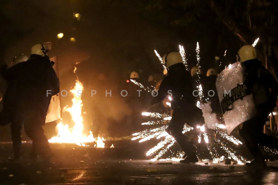 Protest march hold by antiauthoritarians and clashes with riot police  / Πορεία αντιεξουσιαστών και επεισόδια στα Εξάρχεια