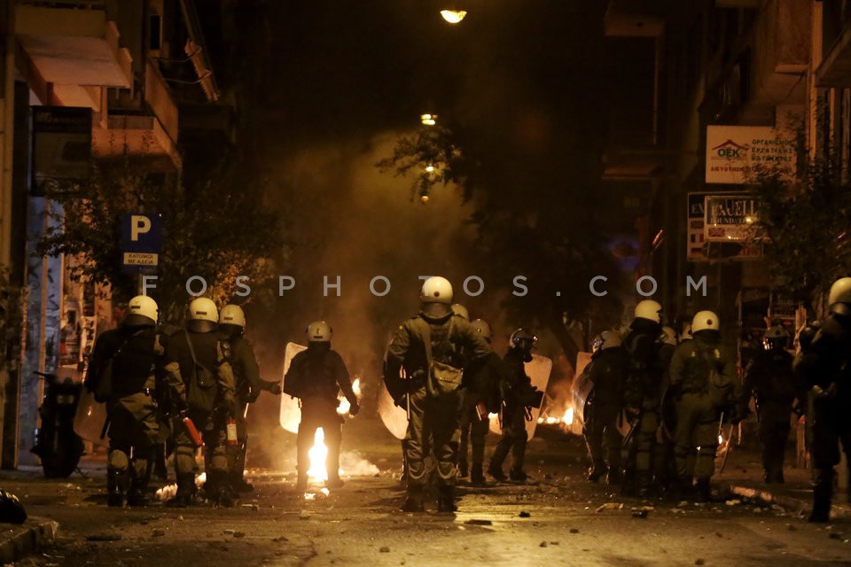 Protest march hold by antiauthoritarians and clashes with riot police  / Πορεία αντιεξουσιαστών και επεισόδια στα Εξάρχεια