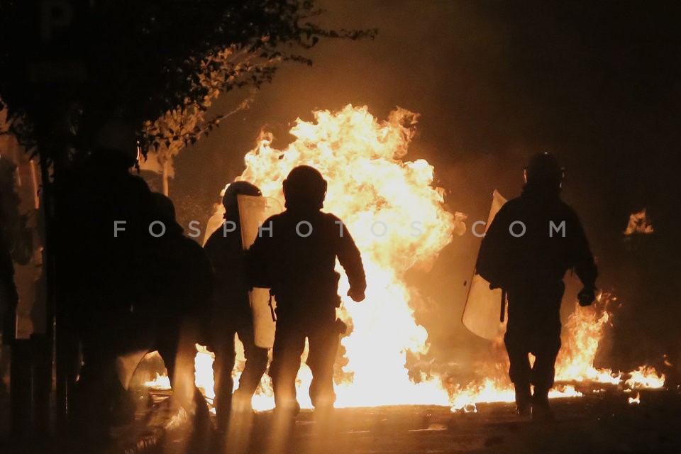 Protest march hold by antiauthoritarians and clashes with riot police  / Πορεία αντιεξουσιαστών και επεισόδια στα Εξάρχεια