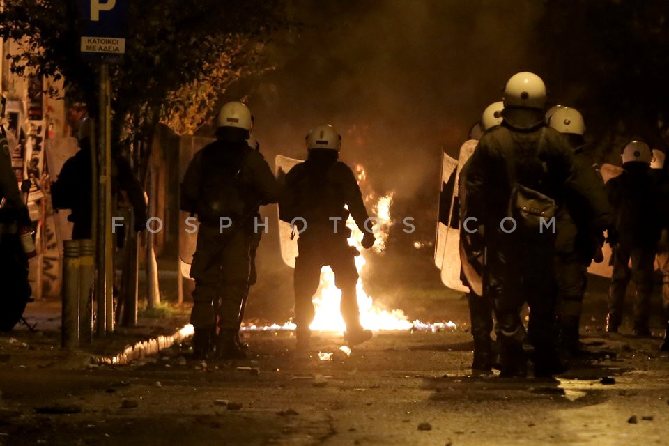 Protest march hold by antiauthoritarians and clashes with riot police  / Πορεία αντιεξουσιαστών και επεισόδια στα Εξάρχεια