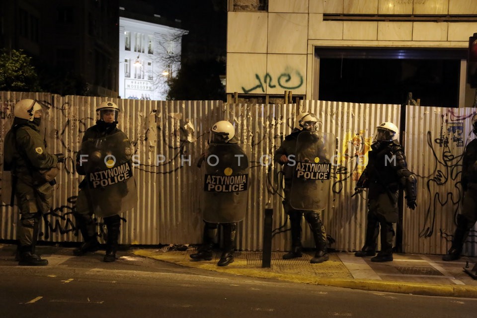 Protest march hold by antiauthoritarians and clashes with riot police  / Πορεία αντιεξουσιαστών και επεισόδια στα Εξάρχεια