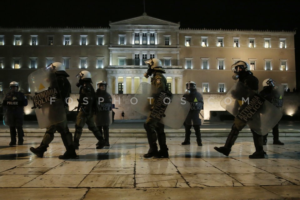 Protest march hold by antiauthoritarians and clashes with riot police  / Πορεία αντιεξουσιαστών και επεισόδια στα Εξάρχεια