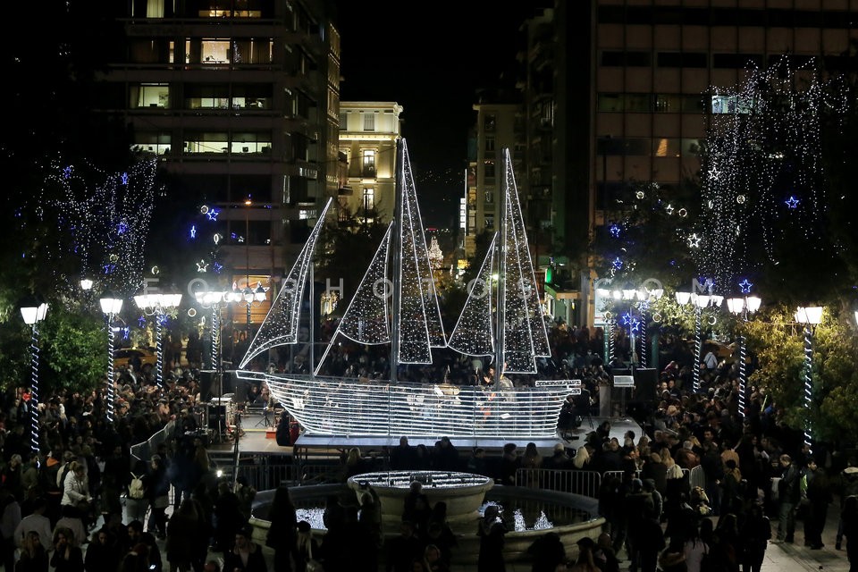 The city of Athens prepares for Christmas holidays / Η Αθήνα προετοιμάζεται για τα Χριστούγεννα