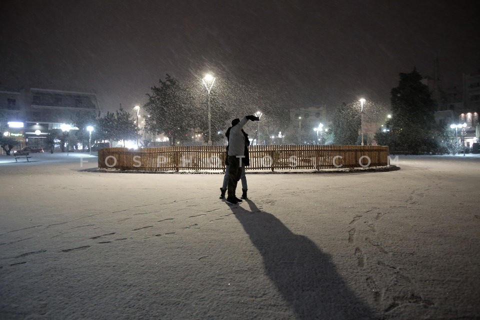 Snow in Athens suburbs / Χιονόπτωση στην Αθήνα και τα προάστια