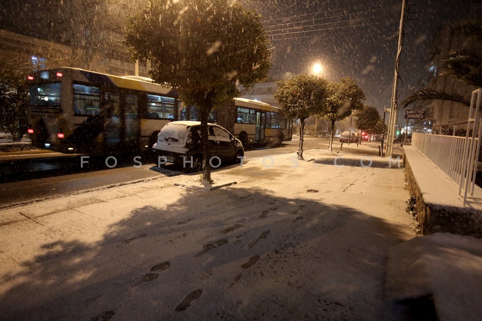 Snow in Athens suburbs / Χιονόπτωση στην Αθήνα και τα προάστια