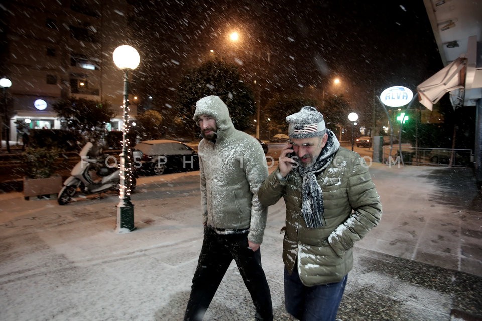 Snow in Athens suburbs / Χιονόπτωση στην Αθήνα και τα προάστια