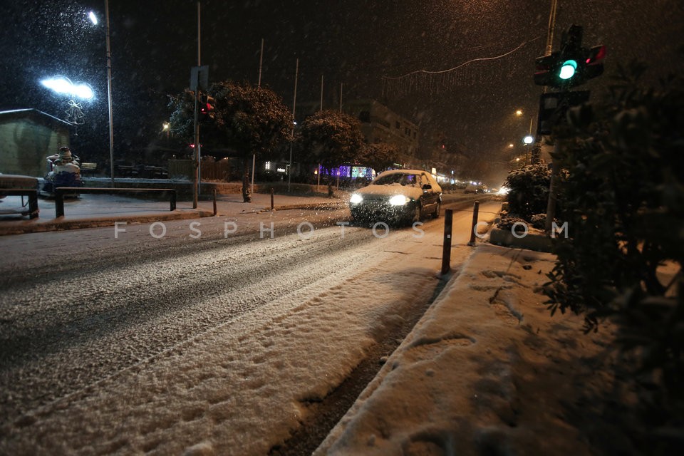 Snow in Athens suburbs / Χιονόπτωση στην Αθήνα και τα προάστια