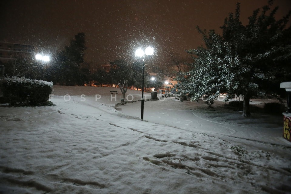 Snow in Athens suburbs / Χιονόπτωση στην Αθήνα και τα προάστια