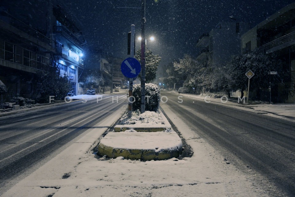 Snow in Athens suburbs / Χιονόπτωση στην Αθήνα και τα προάστια