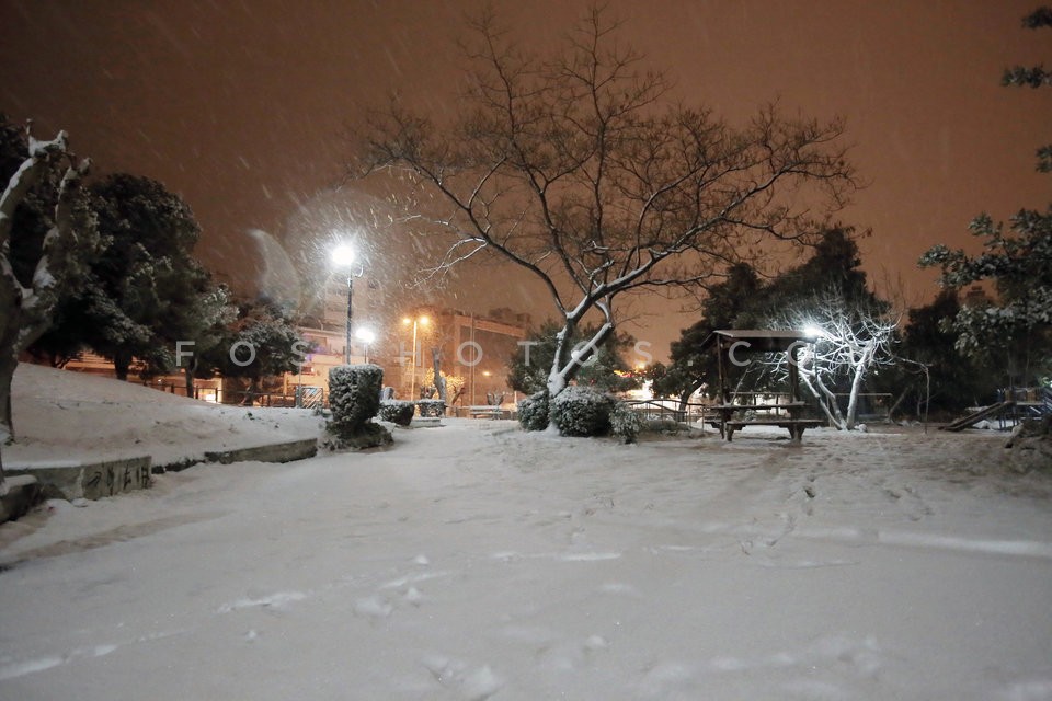 Snow in Athens suburbs / Χιονόπτωση στην Αθήνα και τα προάστια