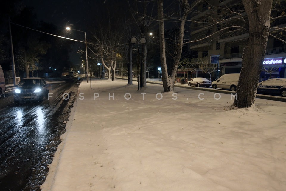 Snow in Athens suburbs / Χιονόπτωση στην Αθήνα και τα προάστια