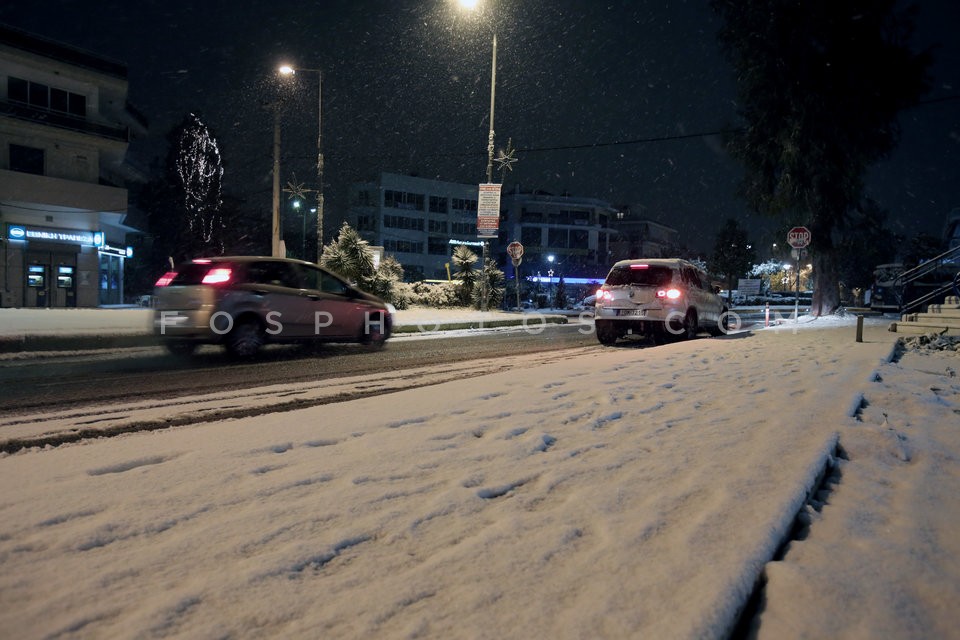 Snow in Athens suburbs / Χιονόπτωση στην Αθήνα και τα προάστια