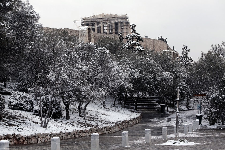 Snow in central Athens  / Εικόνες απο την Αθήνα μετά απο την χιονόπτωση