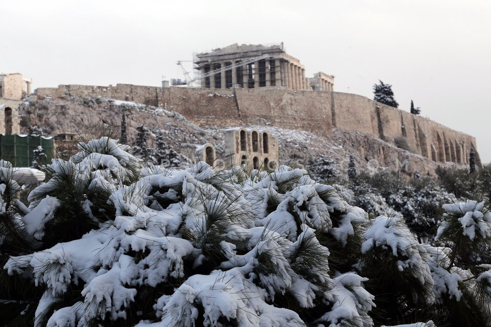 Snow in central Athens  / Εικόνες απο την Αθήνα μετά απο την χιονόπτωση