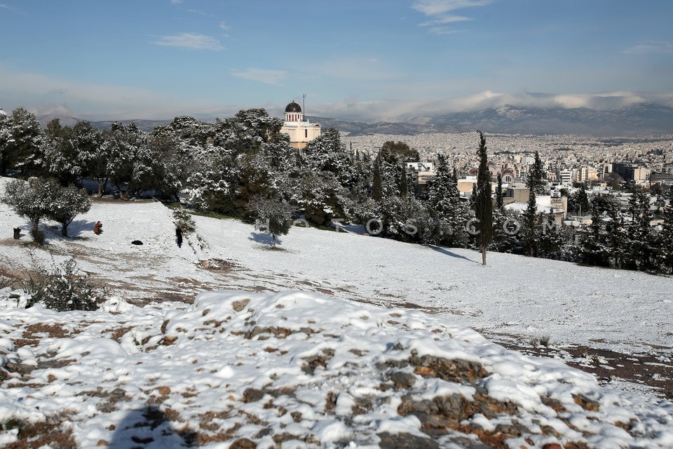 Snow in central Athens  / Εικόνες απο την Αθήνα μετά απο την χιονόπτωση